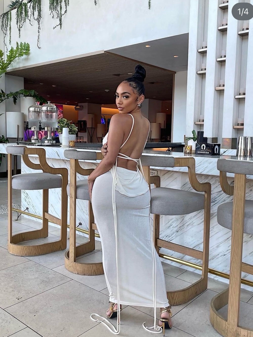 Elegant Off-White Maxi Dress Open Back - Picture 2 of 5
